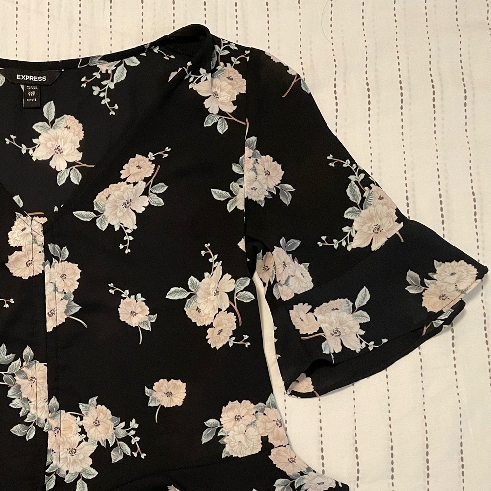 Express petite floral top